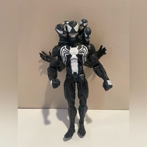 Diamond DST Marvel Select Venom‎ 8” Figure